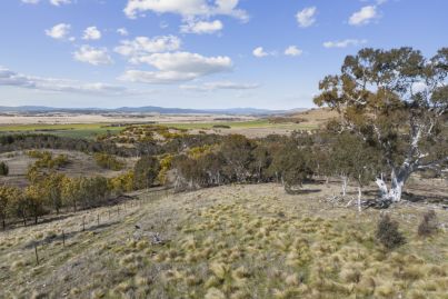 A dream rural escape with Bungendore town centre on your doorstep