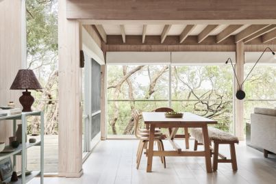 'Nature speaks for itself': How minimalism maximised this 1980s beach house