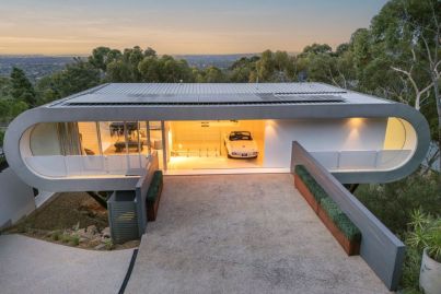 Intergalactic design crowns bushland in the Adelaide Hills