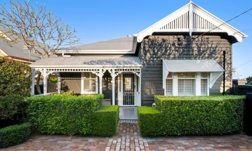 'It’s not a house for everybody': Clever cottage hits the market in Brisbane