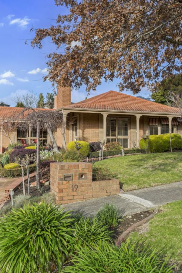 Templestowe Couple Home To Family