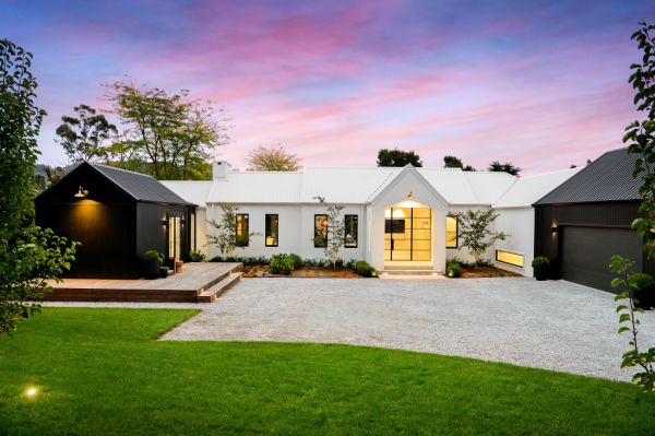 On The Market Burradoo Pavilion Style Home A Modern Classic In