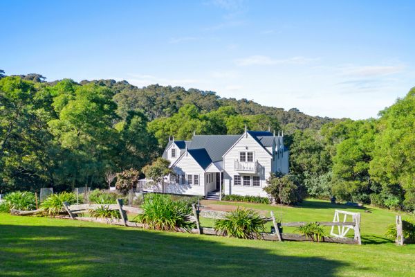 Living The Dream North Narooma Farmhouse And Separate Cottage On