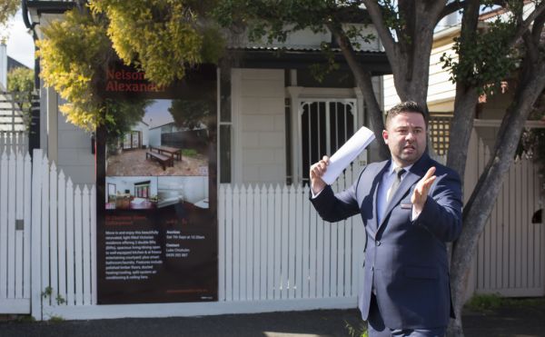 Melbourne Auctions Buyers Pounce On 1 11 Million Collingwood