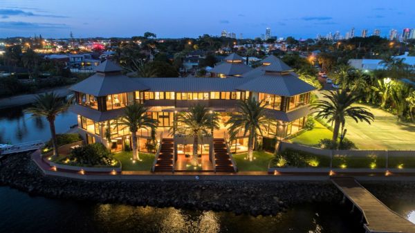Gold Coast Mega Mansion With Private Beach Sells For 11 75 Million