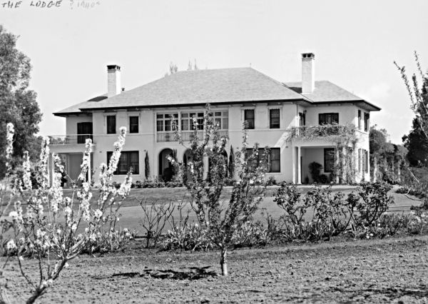 The Lodge, Australia - Wikipedia