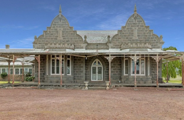Heritage Victorian homestead Berrambool a