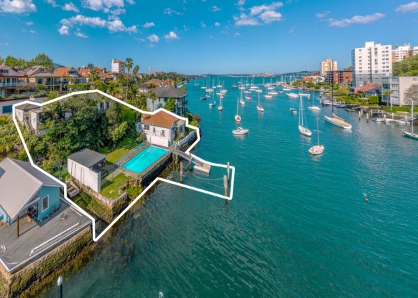 Two Iconic Homes Sell For 19 8m To The Same Buyer At Huge Auction Weekend