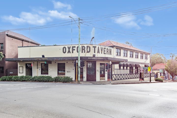 Iconic Sydney dive bar hits the market after years left vacant