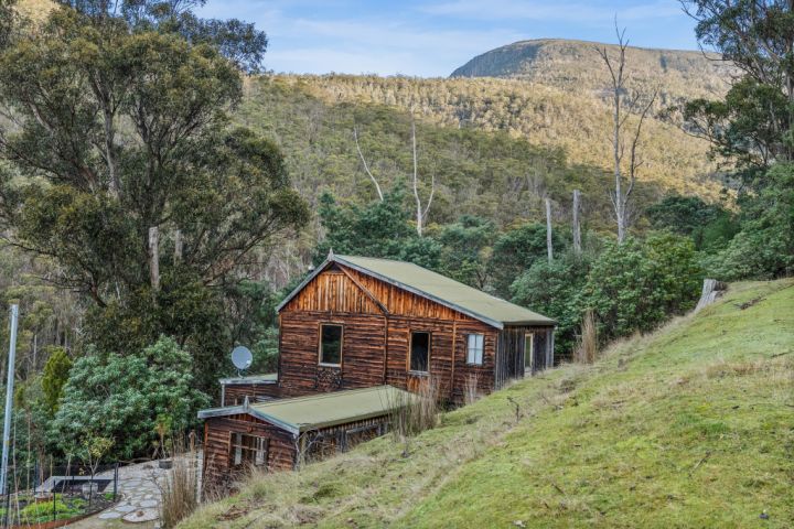 Beloved Tasmanian retreat hits the market for over $1.2m