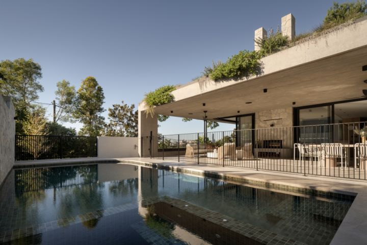Architecture unshackled: How a leap of faith created this Brisbane trophy home