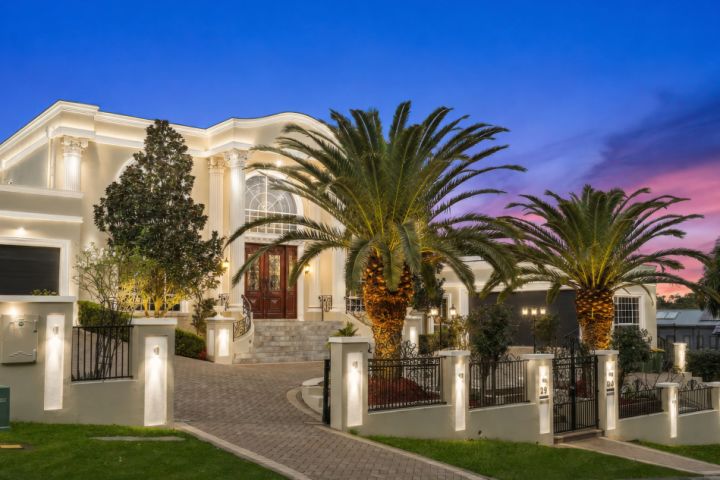 Family spends $3.52 million on Queensland mansion eight days into house search