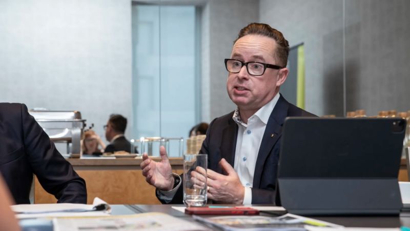 Qantas unveils new $100m flight training site