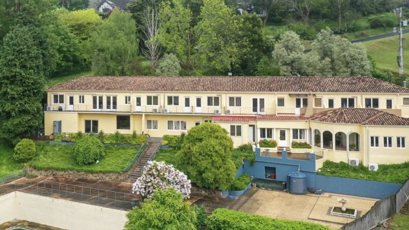 Tuscan-style mansion fit for a celebrity selling for $2.552m-$2.807m in the hills just outside Melbourne