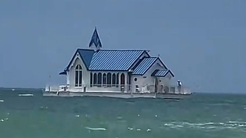 This floating weatherboard home has baffled the internet