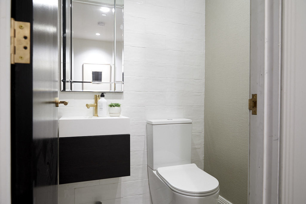 The powder room was at 'a new level of unfinished'. Photo: Channel Nine Photo: Channel Nine
