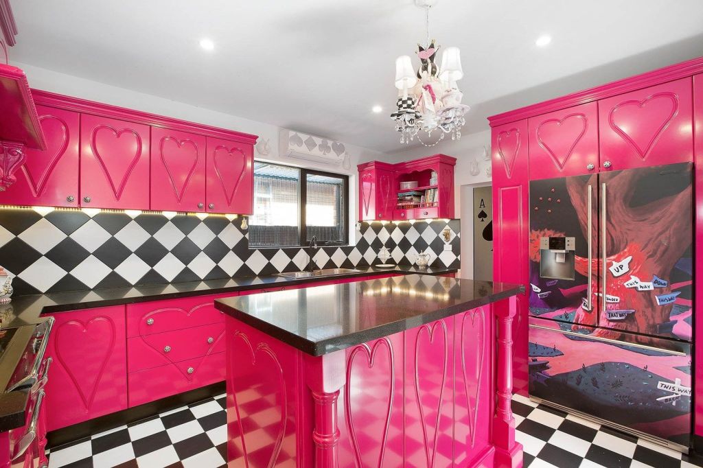 'Horror and delight': The Altona house inspired by Alice in Wonderland, Harry Potter and space