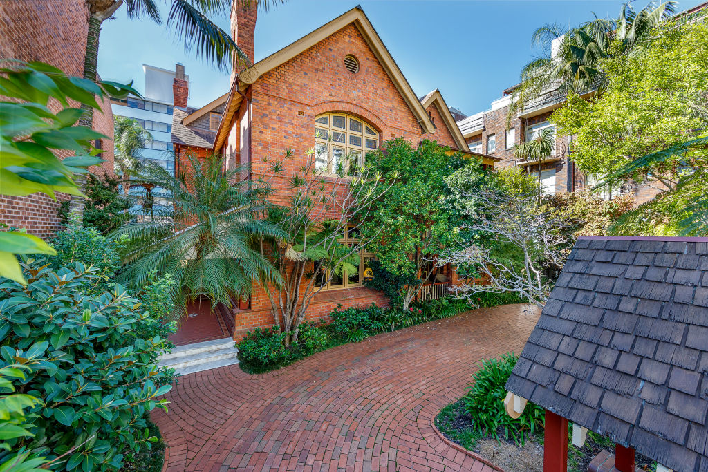 The grand hotel in Potts Point for sale as a private residence