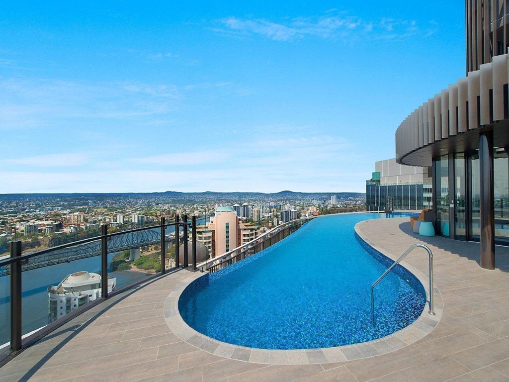 The world-class rooftop infinity pool at 3002/550 Queen Street, Brisbane City. Photo: McGrath New Farm. Photo: undefined