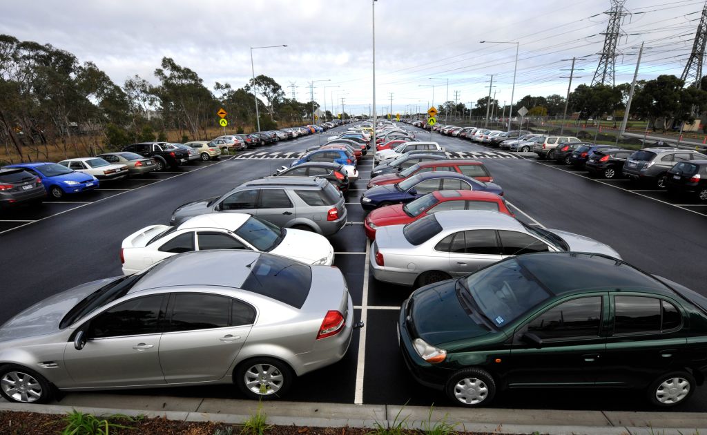 As Sydney's population continues to grow, congestion and parking are becoming an increasing problem. Photo: Justin McManus Photo: Justin McManus