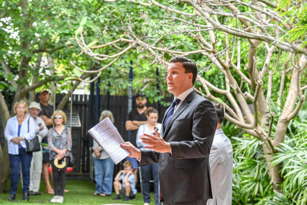 Auctioneer Peter Matthews in action at the auction of 5 Fourth Avenue, Willoughby 