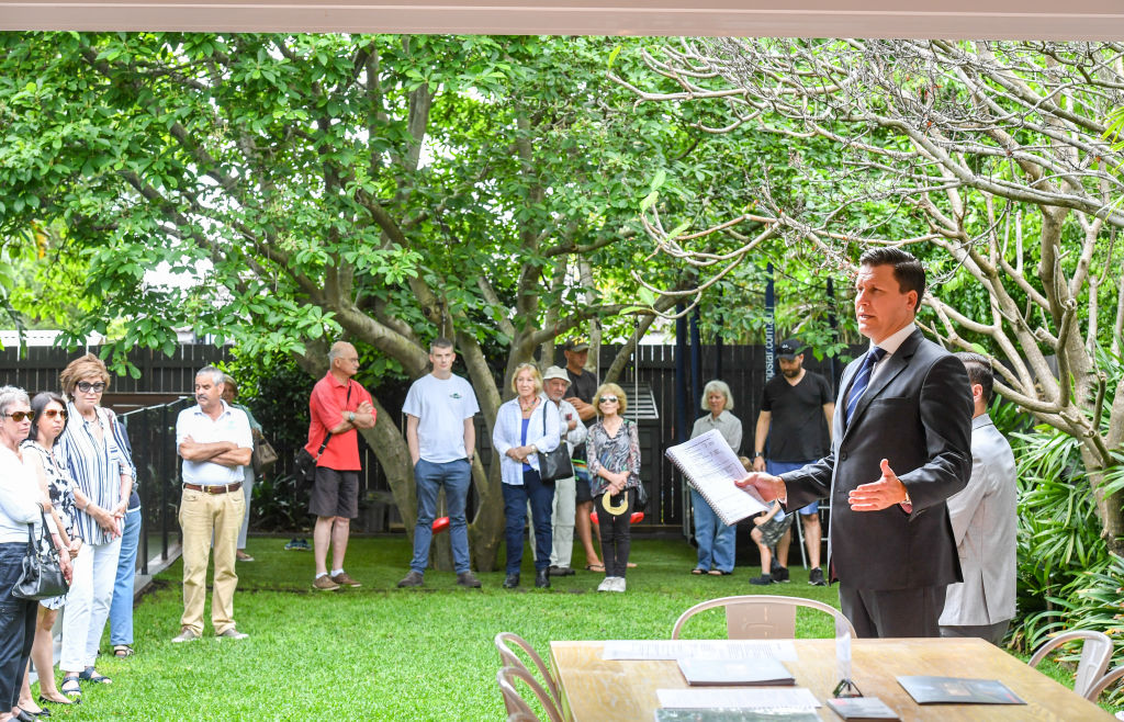 Before the bidding got underway, auctioneer Peter Matthews warned buyers not to wait until the last minute to make an offer. Photo: Peter Rae