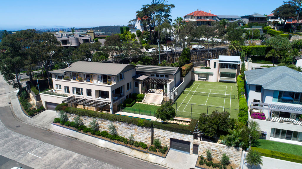 The tennis court and mansion of Siobhan Downe has sold for close to $20 million. Photo: Supplied