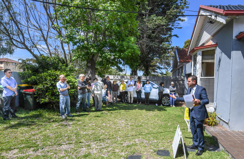 Clearance rates have fallen below 50 per cent in recent weeks in Sydney and Melbourne. Photo: Peter Rae Photo: Peter Rae