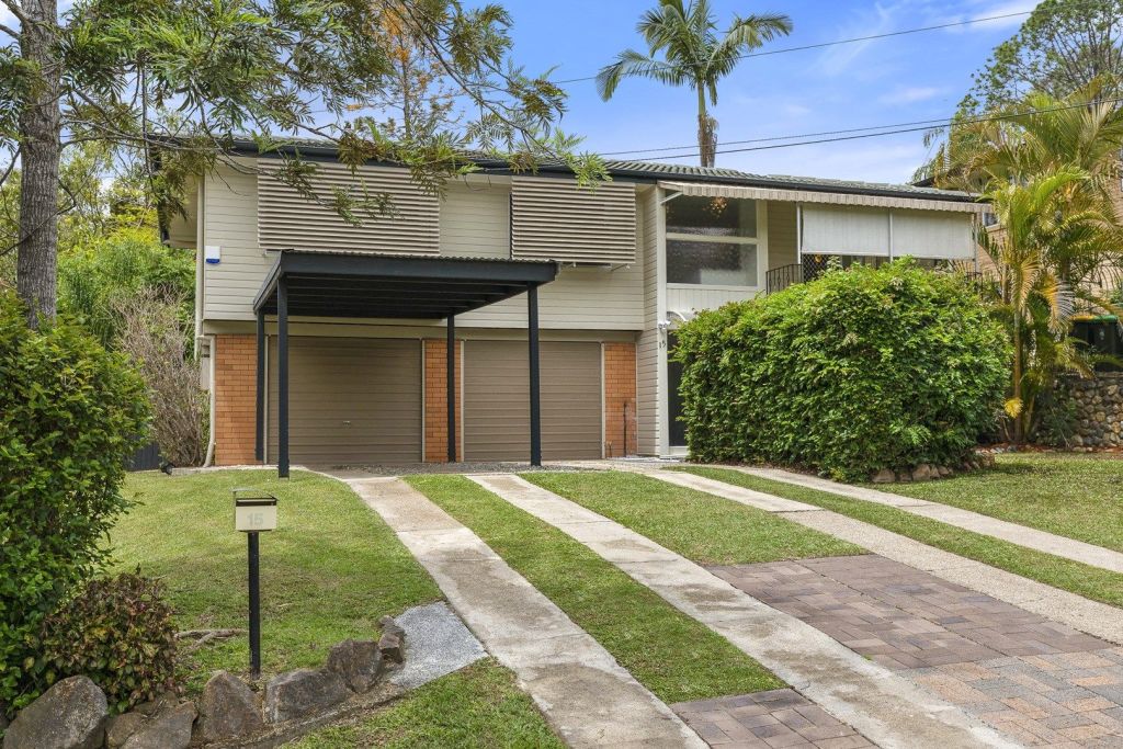 An example of a classic '70s L-shaped house at 15 Dandaloo Street, The Gap. Photo: Urban Property Agents Photo: undefined