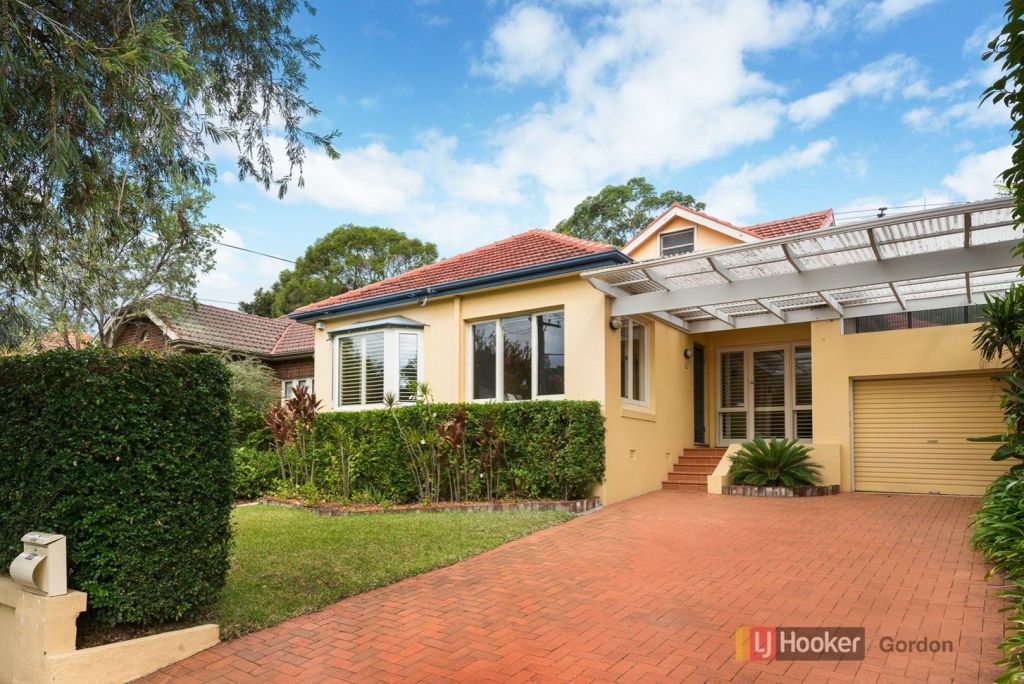 Roseville's median house price is $600,000 more expensive than Chatswood's median.