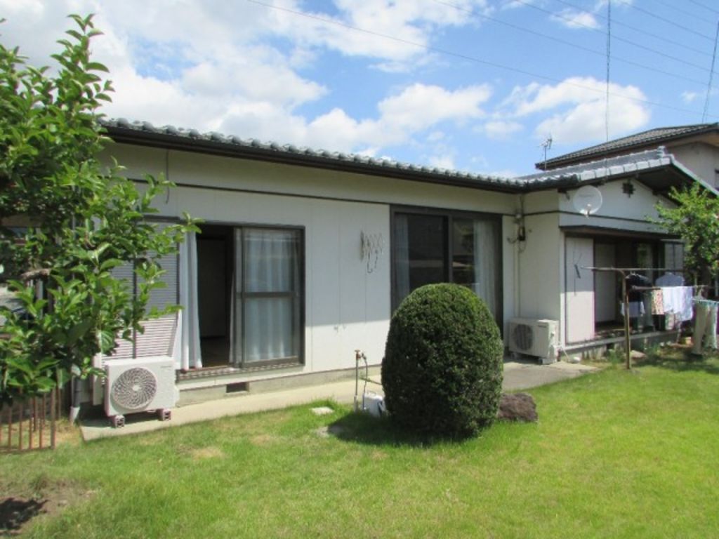 The ongoing mystery of Japan's seemingly endless supply of 'free houses'