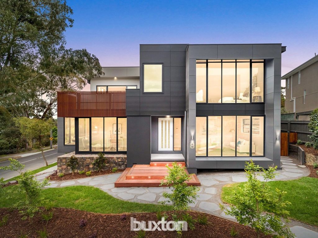 8 Wiaktun Crescent, Mount Waverley, fetched $2.81 million.