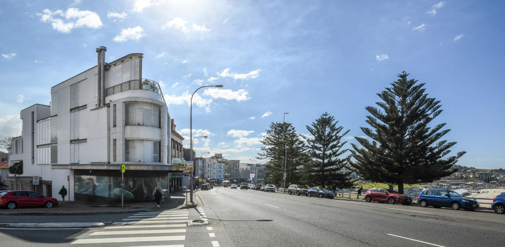 James Packer's pad on Campbell Parade sold last year for $29 million. Photo: Peter Rae