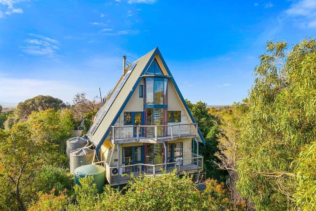 16 Harbour View, Sandy Point. Photo: SEJ Real Estate