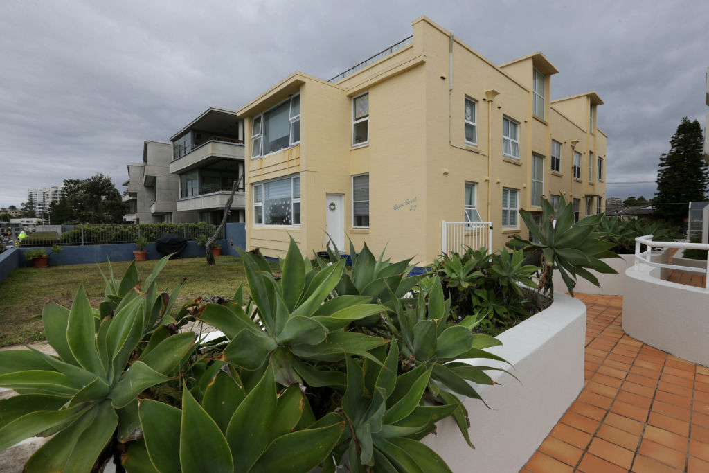 Cronulla unit owners make $1.8 million windfall with apartment block sale