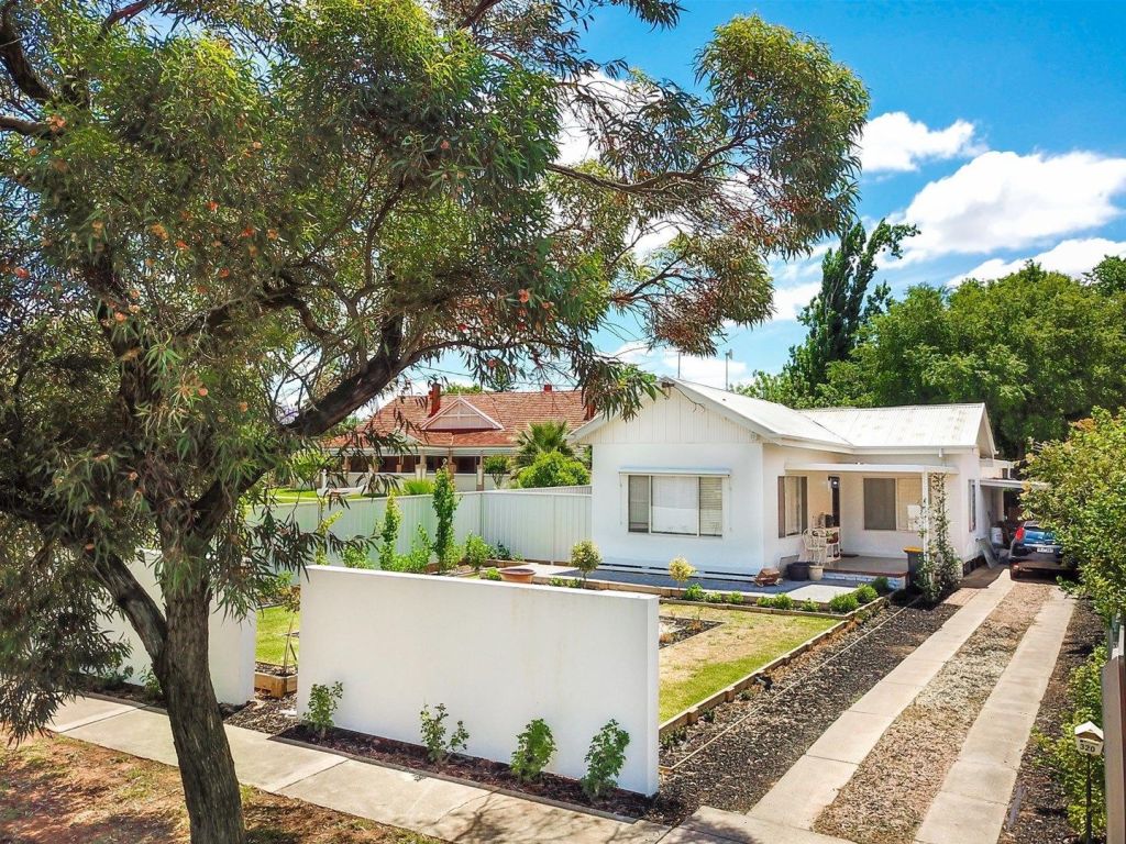 320 Eleventh Street, Mildura is on the market for $285,000-$310,000. Photo: Tierney Real Estate