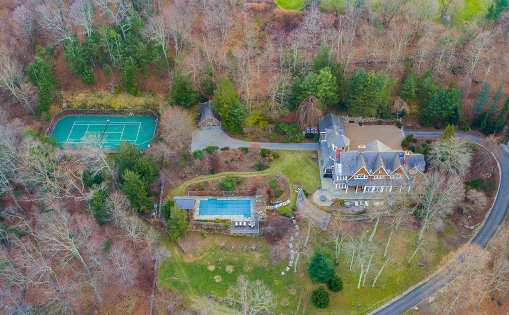 Bruce Willis Lists His 12 bedroom New York Estate For 18 Million