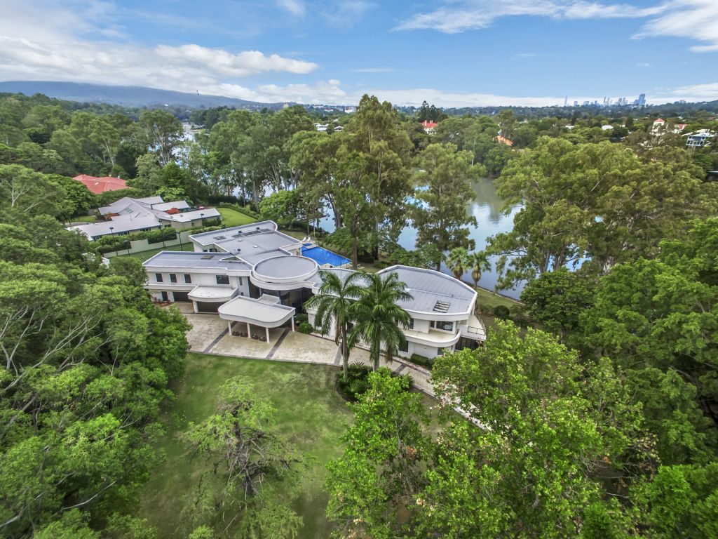 Clive Palmer snapped up this Fig Tree Pocket house first, for the bargain price of $7.5 million in 2018. Photo: Ray White New Farm