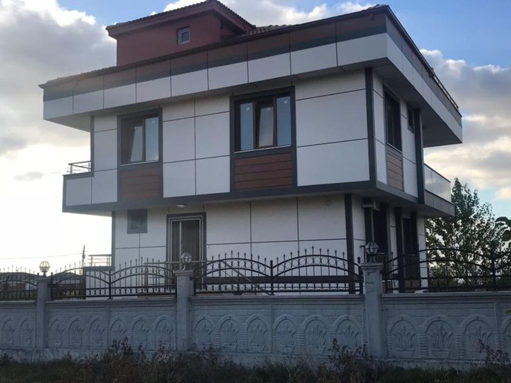 A villa in Istanbul on 350 square metres of land. Photo: ee24