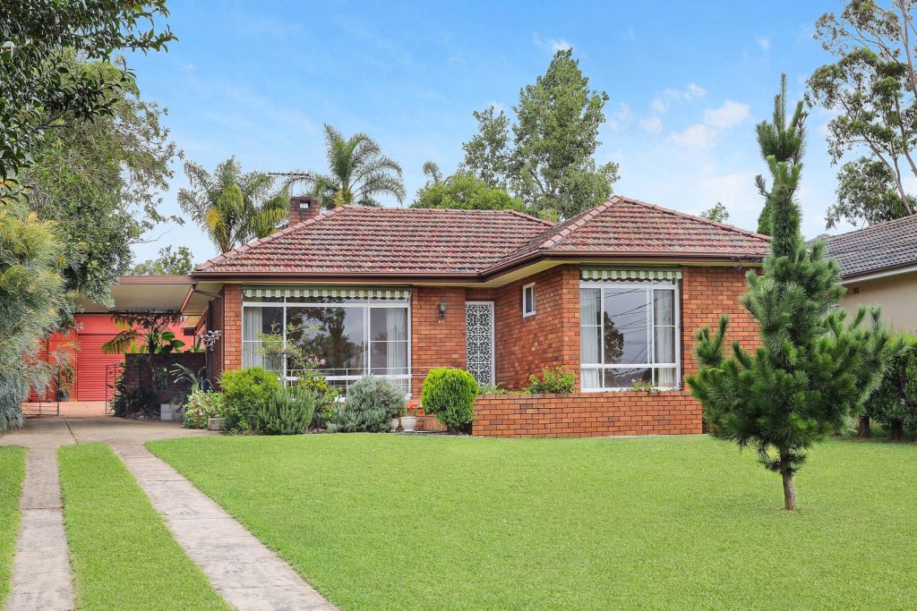 Seventeen buyers turned out to bid on 10 Bailey Crescent, North Epping.