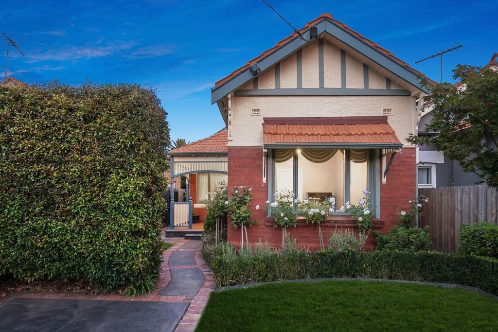 326 Barkly Street, Elwood, passed in at $2 million, below its $2.14 million reserve.