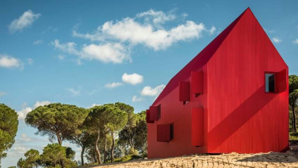 Architect got 'lost' on 500 hectares, so he made the house bright red