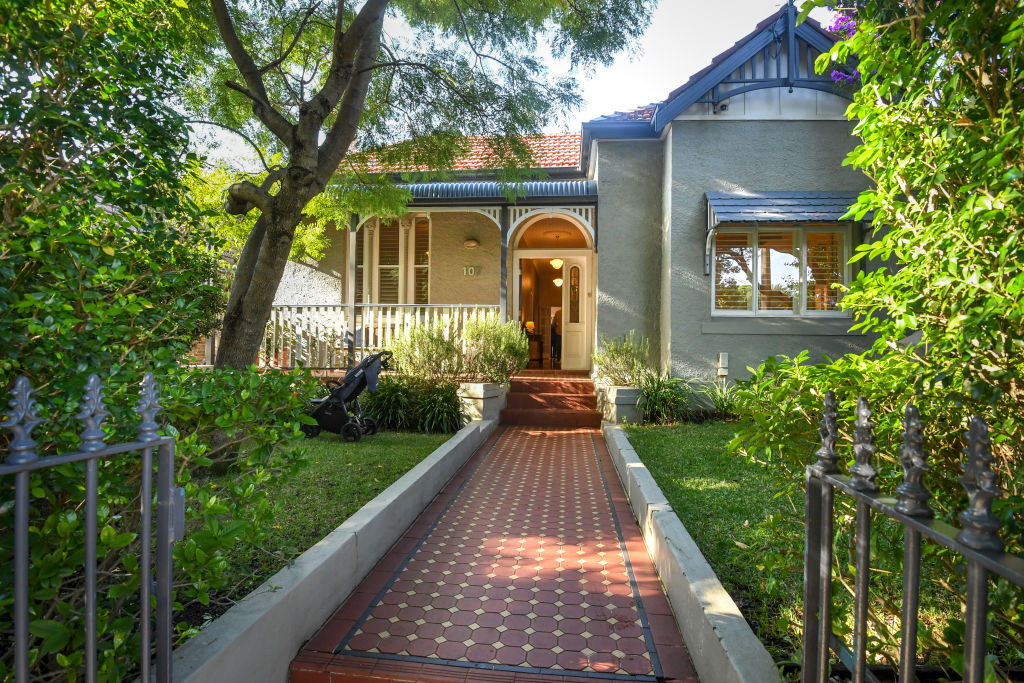 More than 200 groups inspected the four-bedroom family home prior to auction.  Photo: Peter Rae