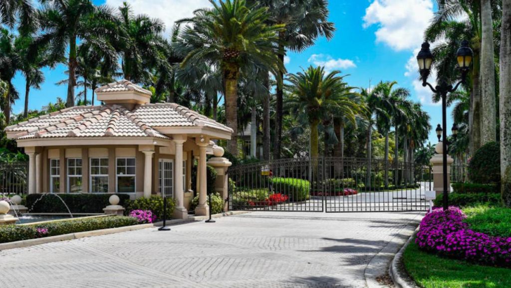 Star Trek house owned by Mark Bell in Boca Raton, Florida, is a part of a gated community. Photo: Sotheby's