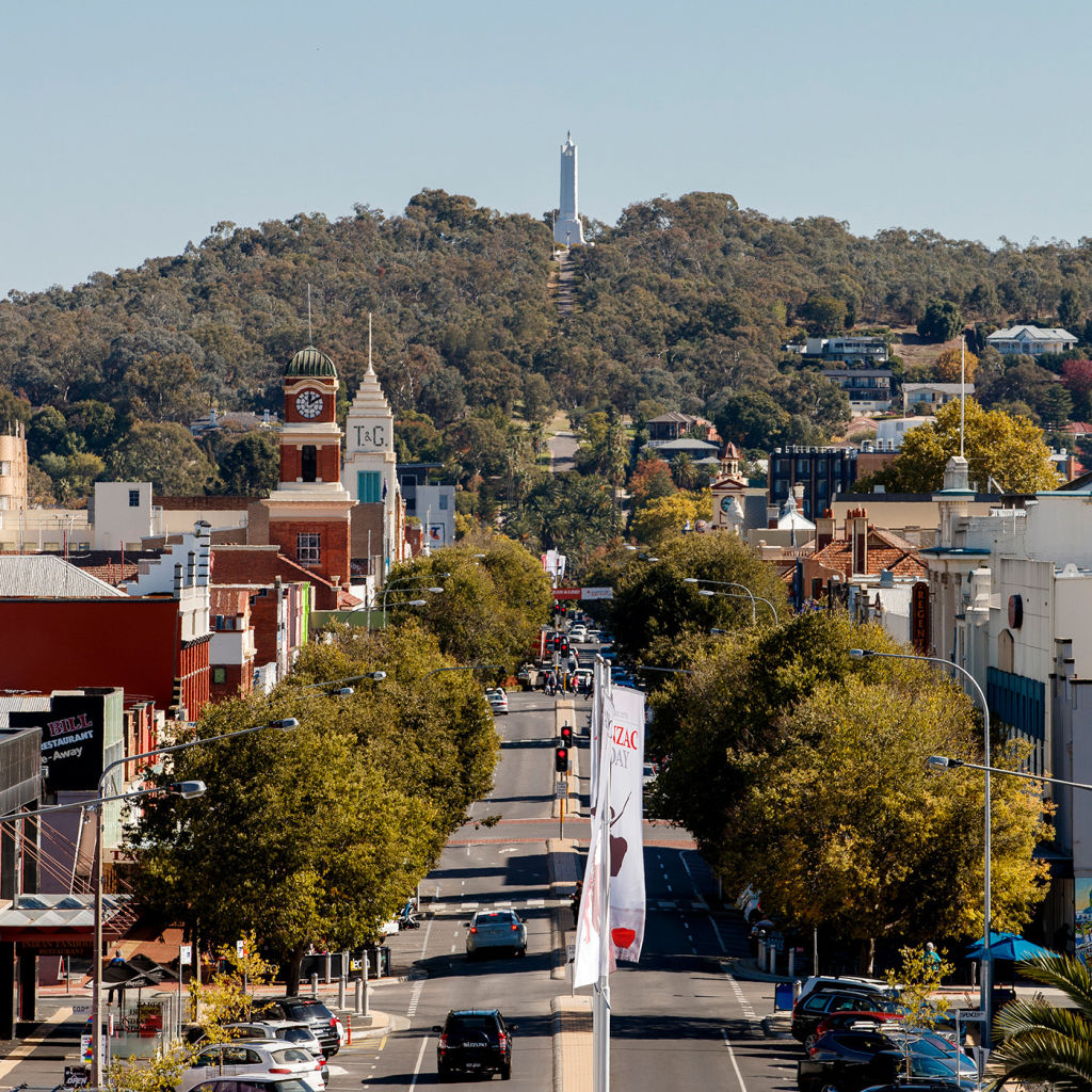 A west-bound view of Dean Street leading up to Monument Hill. Photo: Rob Blackburn / Destination NSW