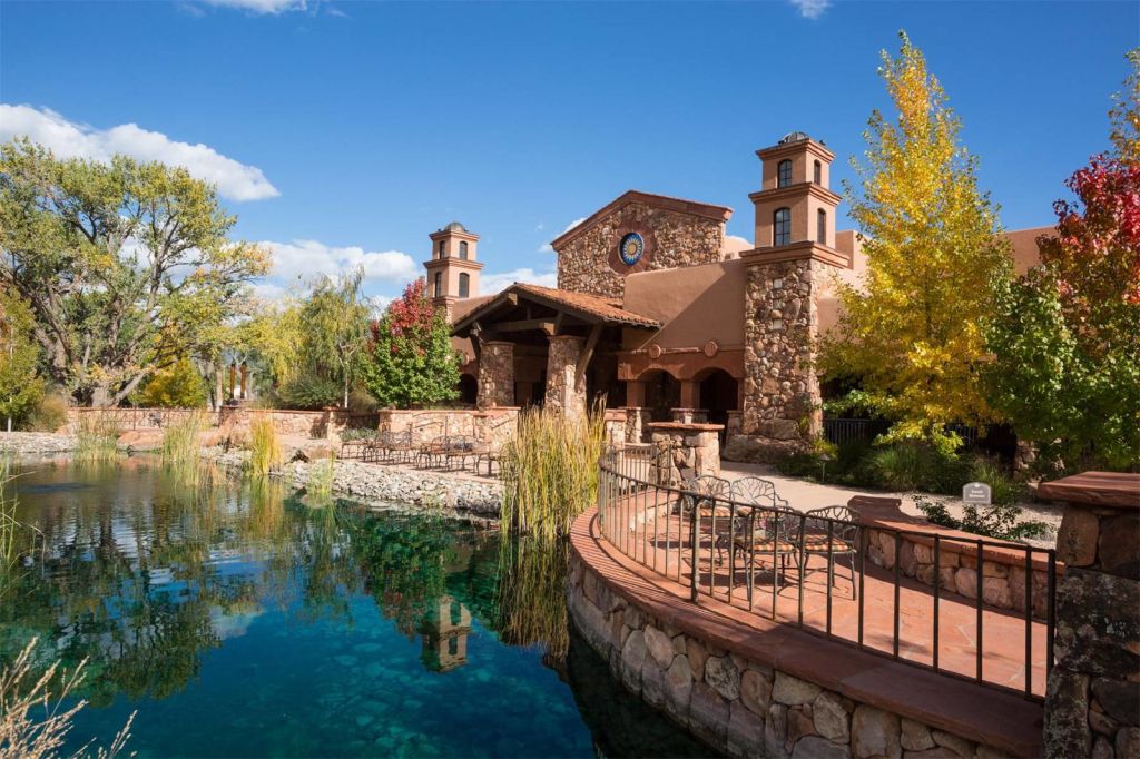 The main residence is Southwestern Pueblo-style. Photo: LIV Sotheby's International