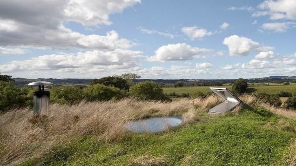 The undulating green roof reflects the curves of the surrounding hills. Photo: Grand Designs UK