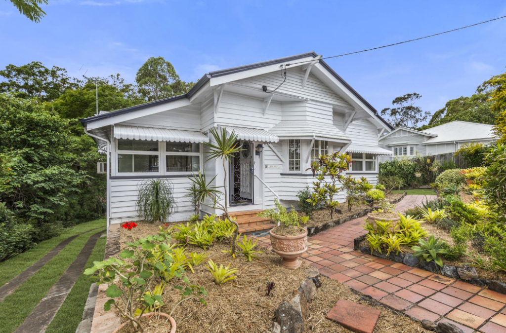Bardon house held by same family for more than 60 years sells for $260,000 above reserve