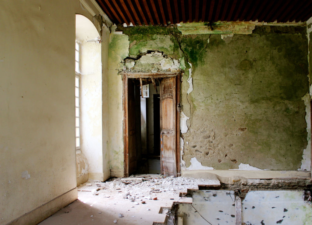 Dining room before renovations began. Photo: Chateau de Gudanes