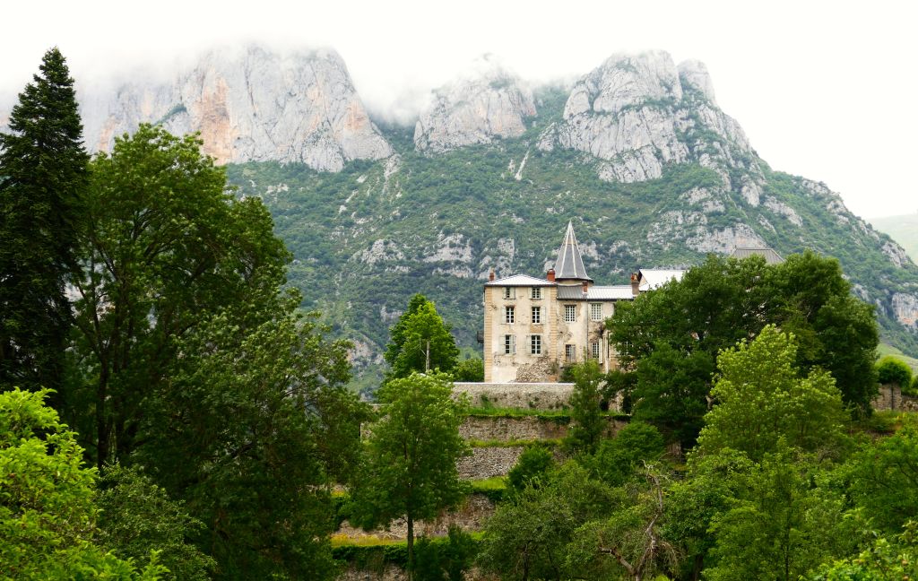 The chateau was built in the 18th century and has 96 rooms. Photo: Chateau de Gudanes
